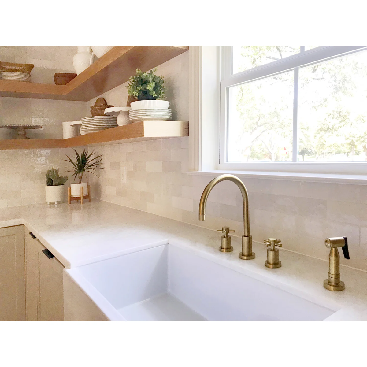 Kingston Sona - Brushed Brass - Concord Double-Handle 4-Hole Widespread Kitchen Faucet with Brass Sprayer, KS8727DXBS - Image 4