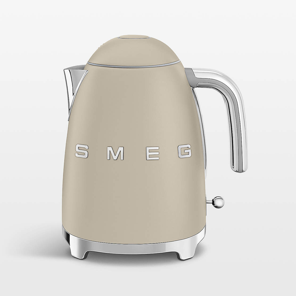 SMEG Chrome Retro Electric Kettle - Image 3